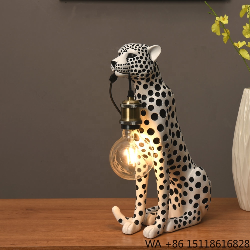Resin Art Sculptures - Sculpture en résine d'art moderne représentant